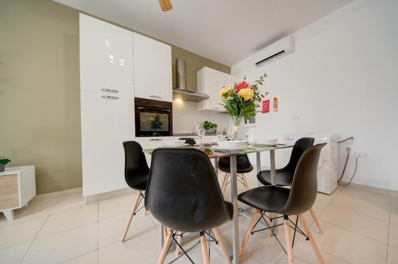 Azure Haven - Gzira Apartments And Penthouse By Shortletsmalta Экстерьер фото