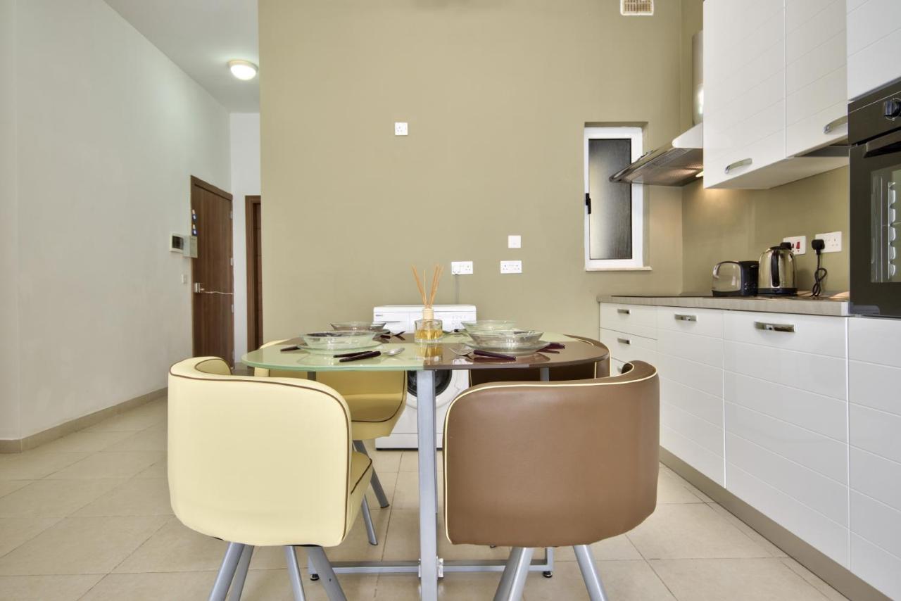 Azure Haven - Gzira Apartments And Penthouse By Shortletsmalta Экстерьер фото