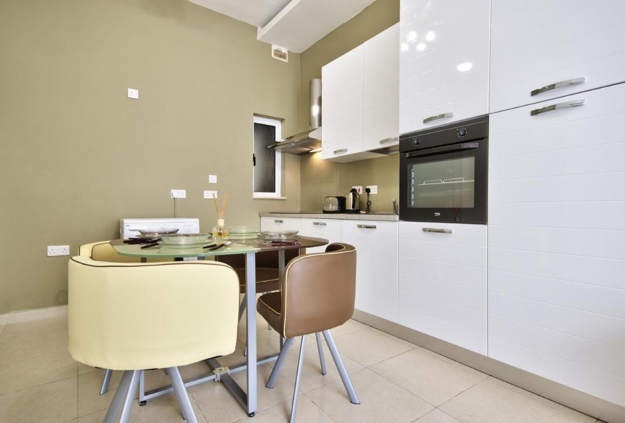 Azure Haven - Gzira Apartments And Penthouse By Shortletsmalta Экстерьер фото
