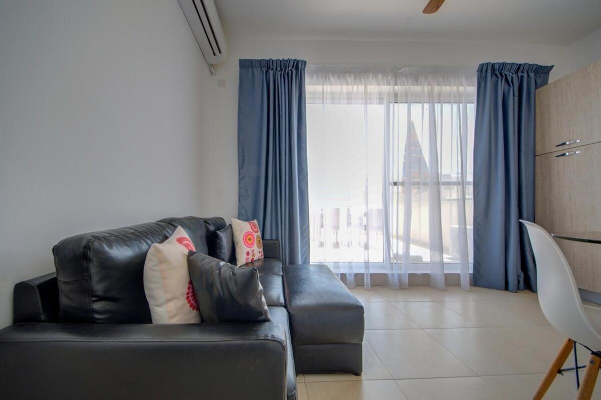 Azure Haven - Gzira Apartments And Penthouse By Shortletsmalta Номер фото