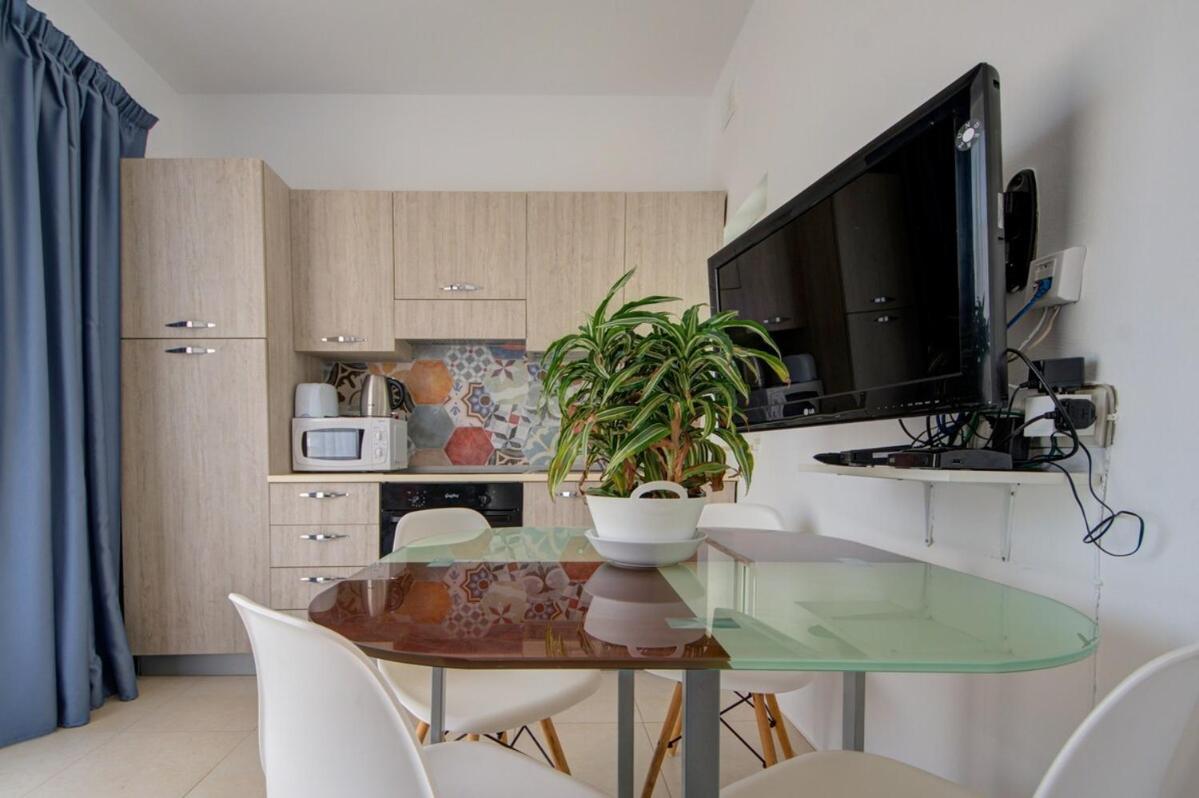 Azure Haven - Gzira Apartments And Penthouse By Shortletsmalta Номер фото